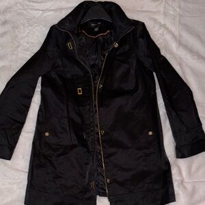 Jones New York Black Trench Coat with Fitted Silhouette , Breathable Comfy